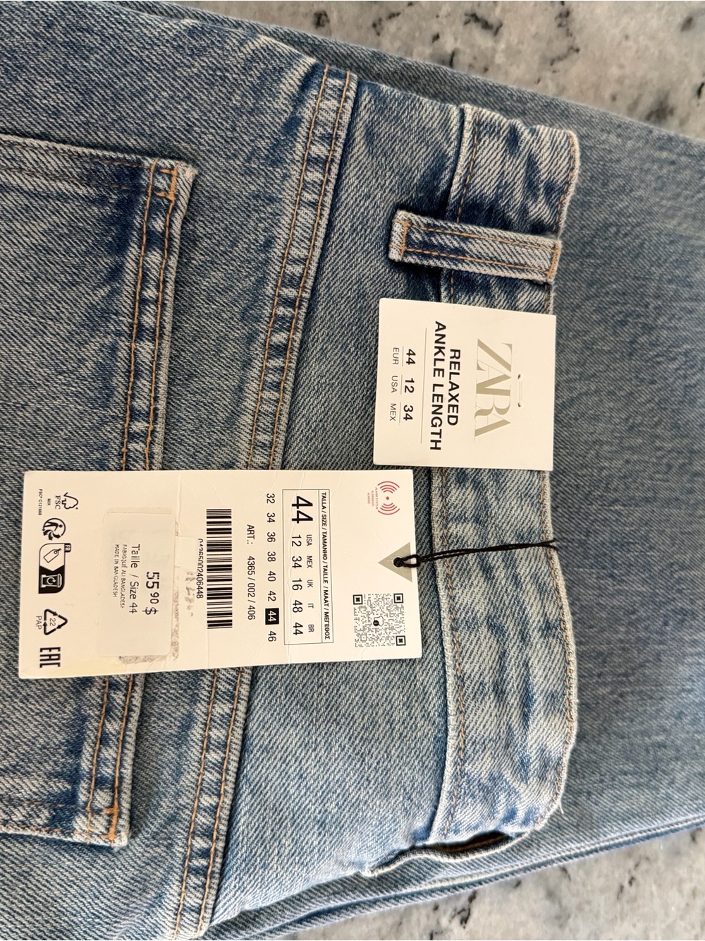 SOLD!
Zara Light Blue Relaxed Ankle-Length Women’s Jeans